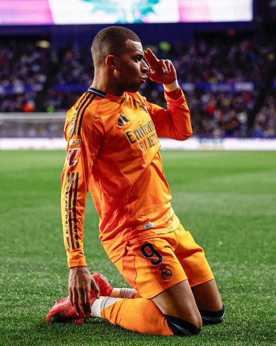 开云官网-包含阿森纳绝杀尤文，姆巴佩扑点救主法甲的词条