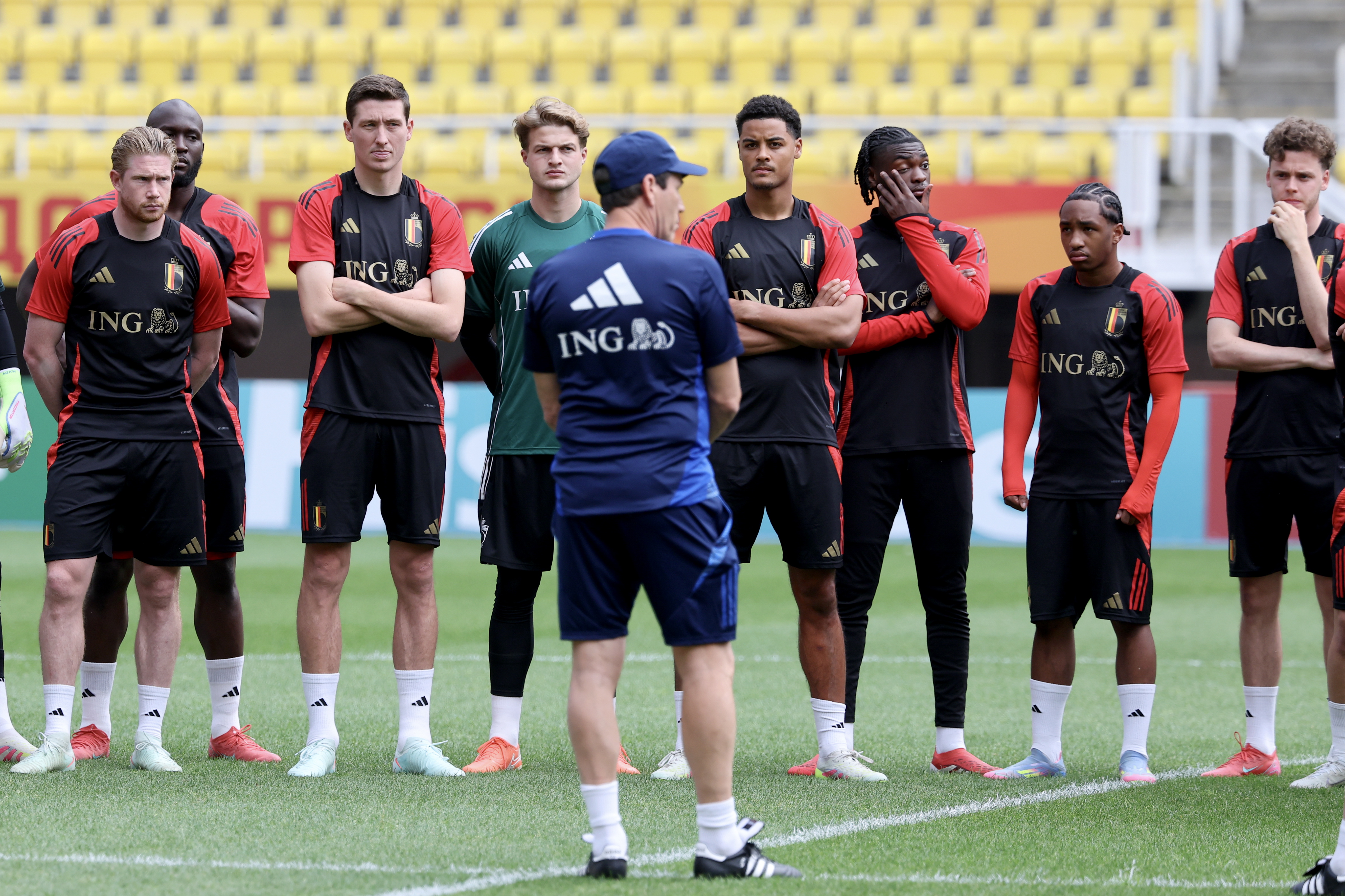 足球巨头们在国际赛场上展开激烈较量